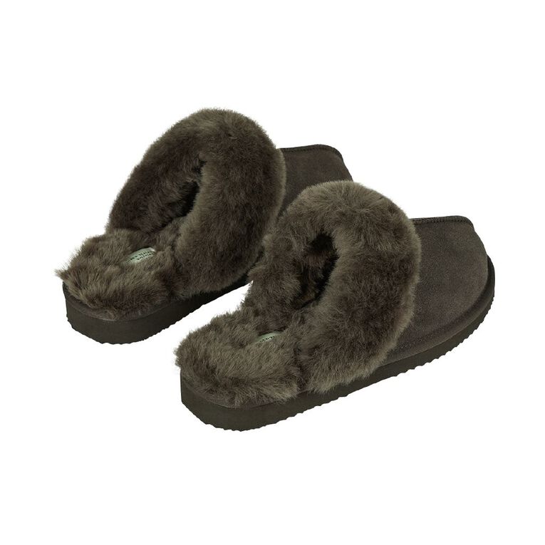 NEW ZEALAND SHEEPSKIN CO. Women's Sheepskin Lined Slipper Scuff BOX, Brown Dark, hi-res