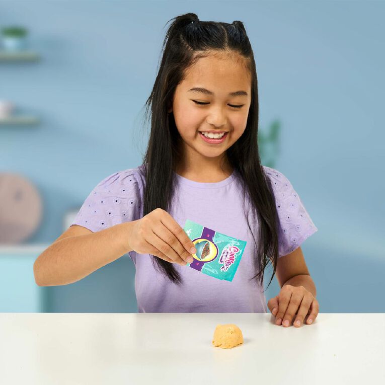 Cookeez Makery Little Bakes Oven Playset, , hi-res