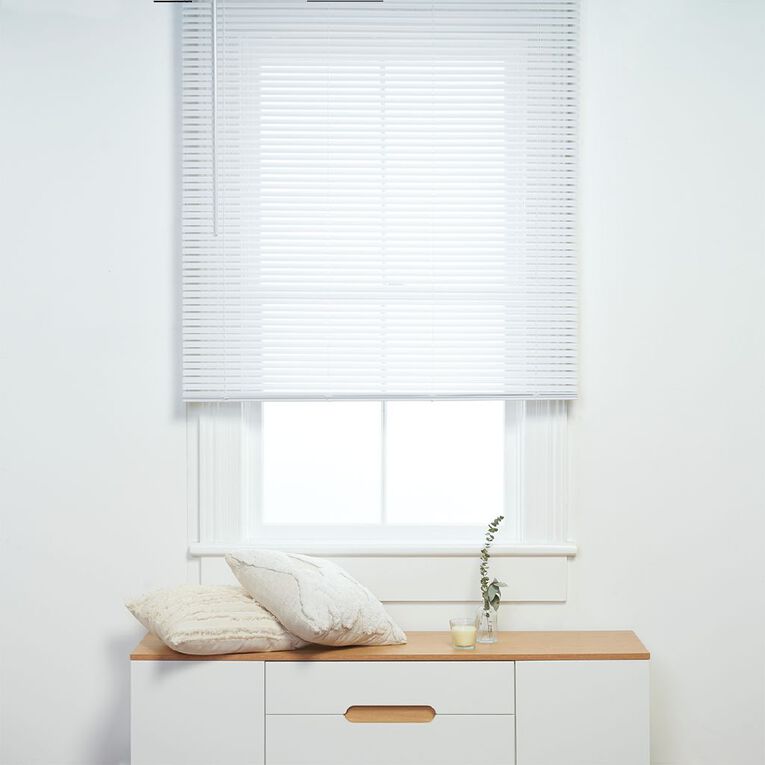 Homeworks PVC Cordless Venetian Blind 25mm White 90cm x 150cm, White, hi-res