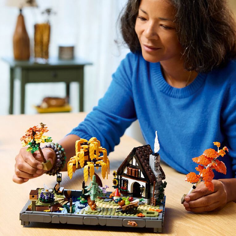 LEGO Icons Autumn Cottage Garde 11372, , hi-res