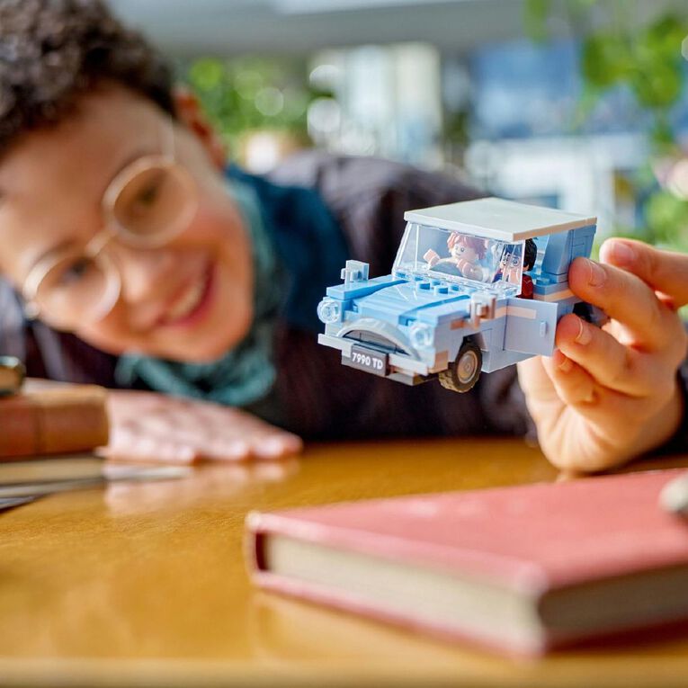 LEGO Harry Potter Flying Ford Anglia 76424, , hi-res