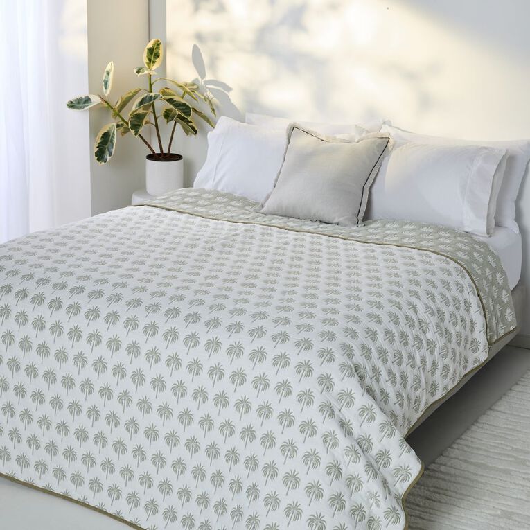 Living & Co Coverlet Backyard Garden Green Queen, , hi-res