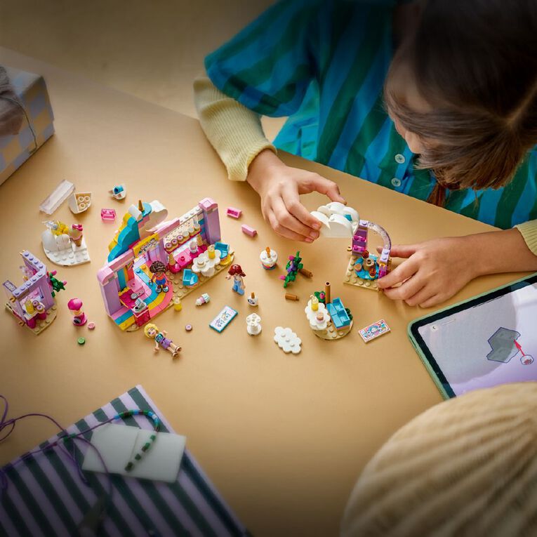LEGO Friends Unicorn Dream Cafe 42684, , hi-res