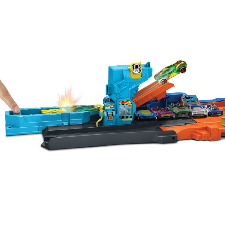 Hot Wheels City Transforming Stunt Garage, , hi-res
