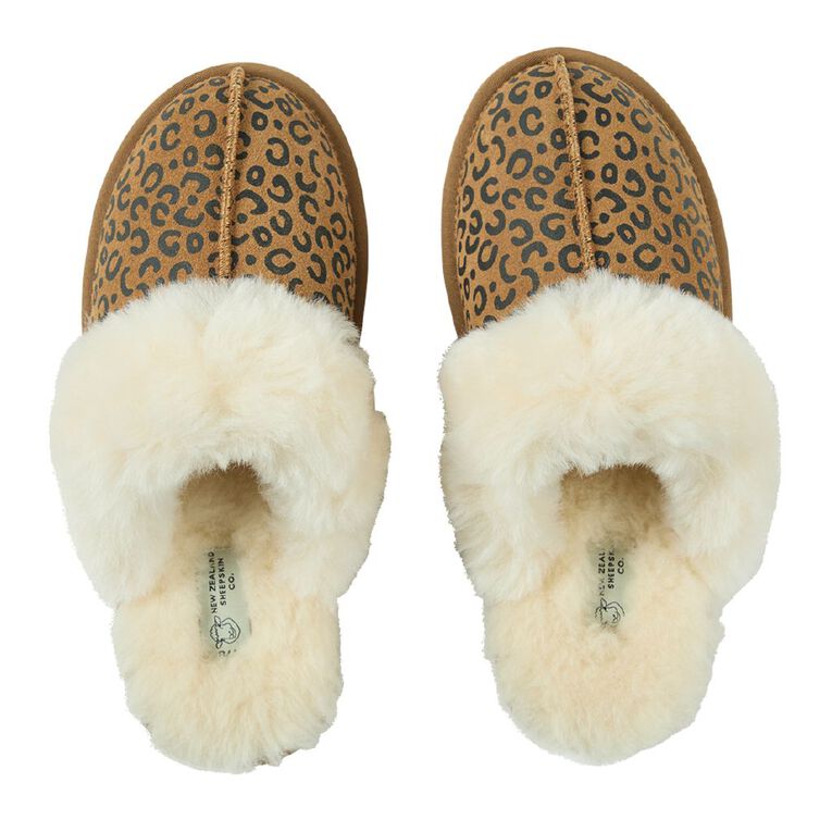 NEW ZEALAND SHEEPSKIN CO. Women's Sheepskin Lined Slipper Scuff, Brown Mid, hi-res