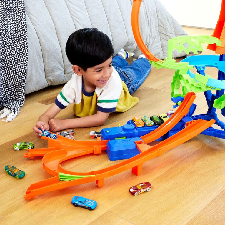 Hot Wheels Stunt Tracks Mid Air Crash Trackset, , hi-res