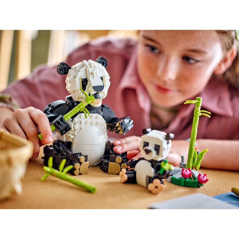LEGO CREATOR Wild Animals Panda Family 31165, , hi-res