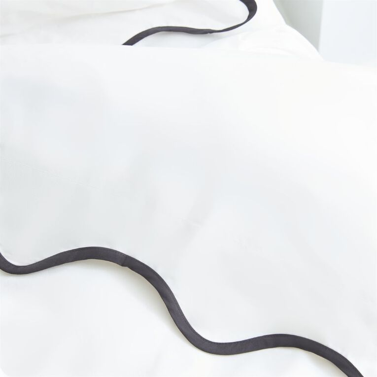 Living & Co 190 Thread Count Scallop Duvet Cover Set White Queen, White, hi-res