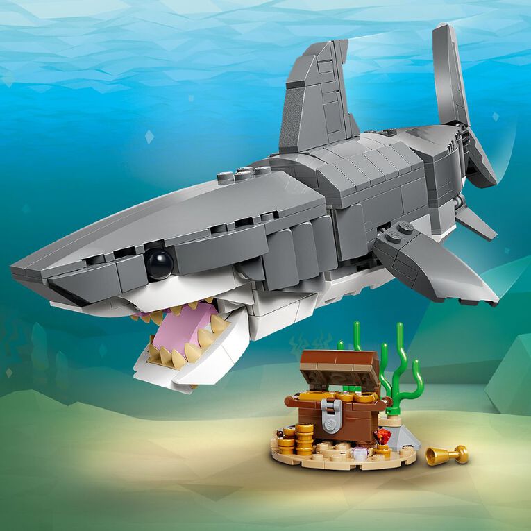 LEGO CREATOR Fierce Shark with a Treasure Chest 31381, , hi-res