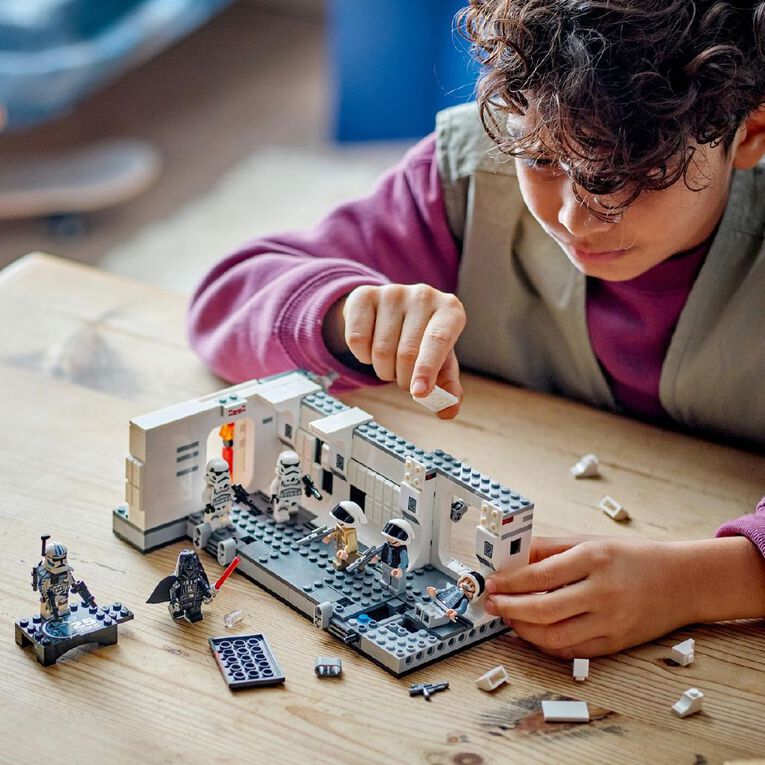 LEGO Star Wars Boarding the Tantive IV 75387, , hi-res