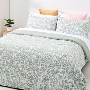 Living & Co 3 Piece Comforter Set Matelasse Leaf Green