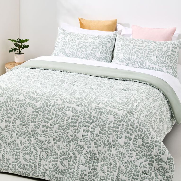 Living & Co 3 Piece Comforter Set Matelasse Leaf Green King, Green, hi-res