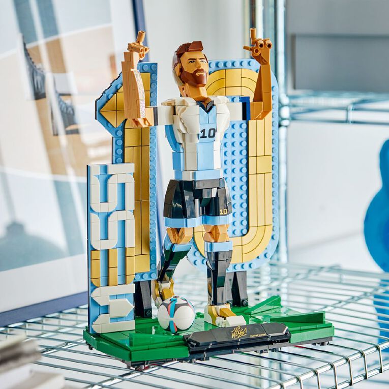 LEGO Editions Football Lionel Messi Soccer Legend 43015, , hi-res