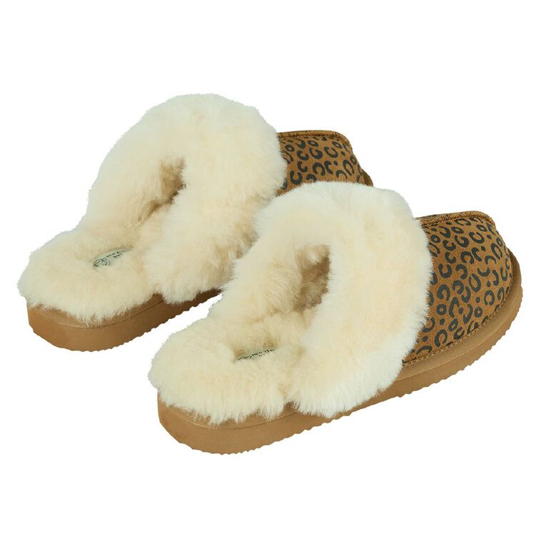NEW ZEALAND SHEEPSKIN CO. Women's Sheepskin Lined Slipper Scuff, Brown Mid, hi-res
