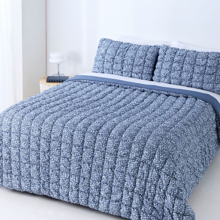 Living & Co 3 Piece Comforter Set Bubble Blue Queen, Blue, hi-res