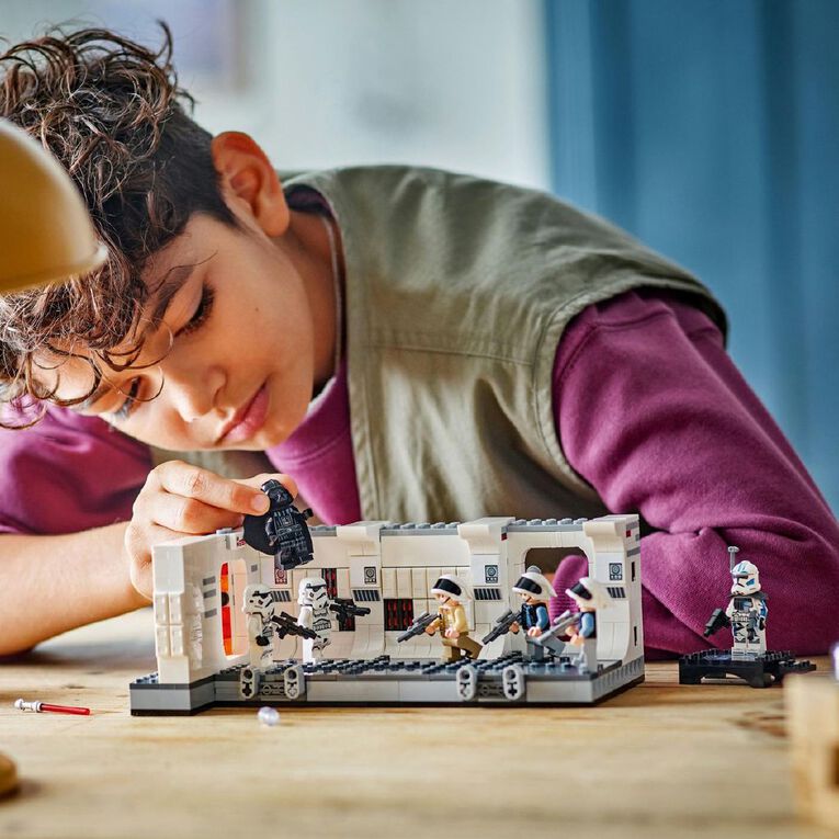 LEGO Star Wars Boarding the Tantive IV 75387, , hi-res