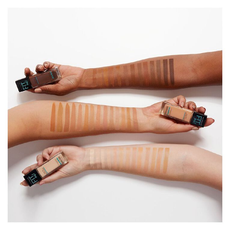 Maybelline Fit Me Matte & Poreless Liquid Foundation Classic Ivory, , hi-res