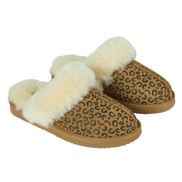 NEW ZEALAND SHEEPSKIN CO. Women's Sheepskin Lined Slipper Scuff, Brown Mid, hi-res