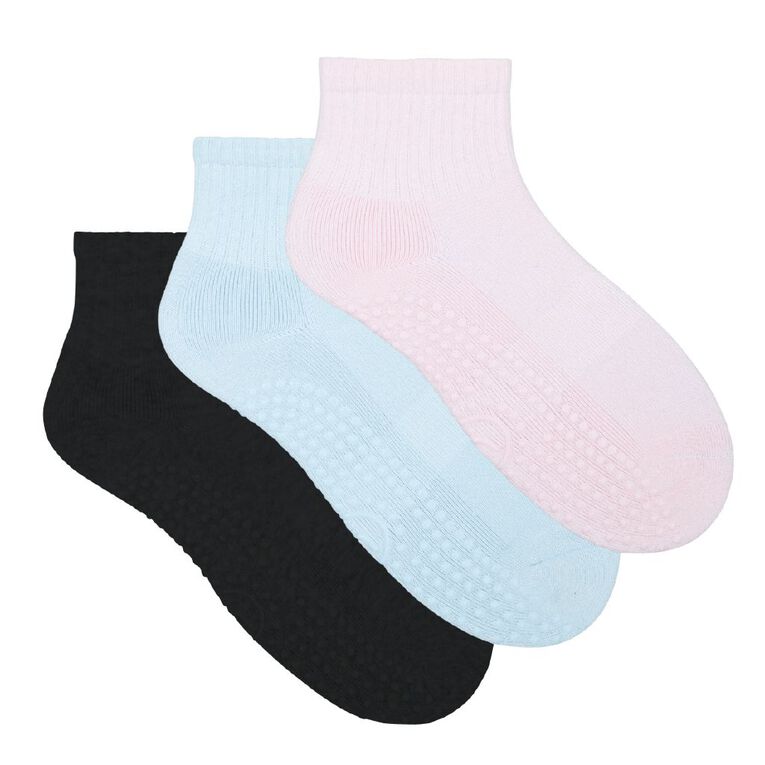 Underworks Women's Quarter Crew Grip Socks 3 Pack, Pink, hi-res