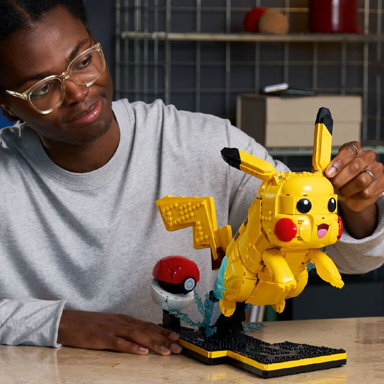 LEGO Pokemon Pikachu and Poke Ball 72152, , hi-res