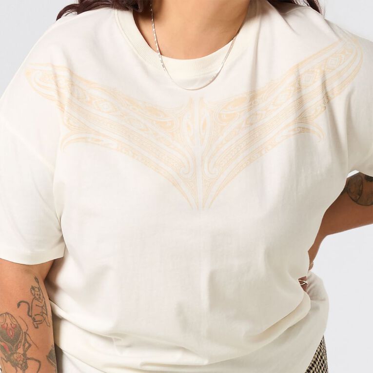 Karanga Ink Women's Curve Tee, Cream, hi-res