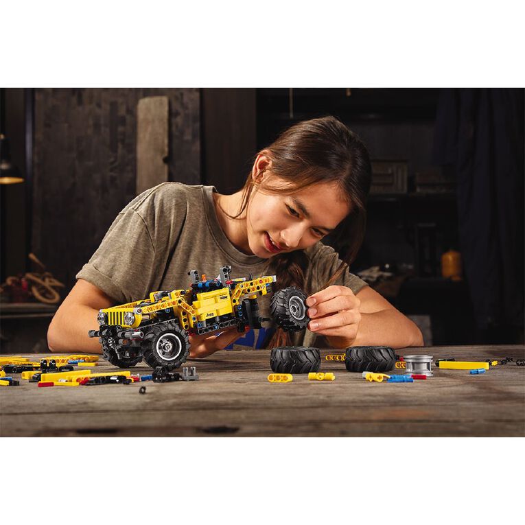 LEGO Technic Jeep Wrangler 42122 | The Warehouse