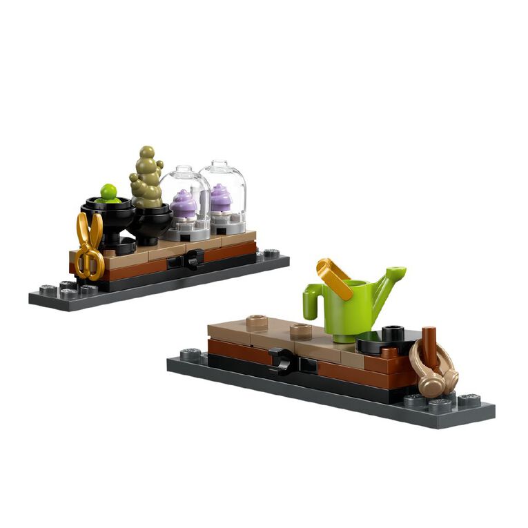 LEGO Harry Potter Hogwarts Castle Herbology Class 76445, , hi-res