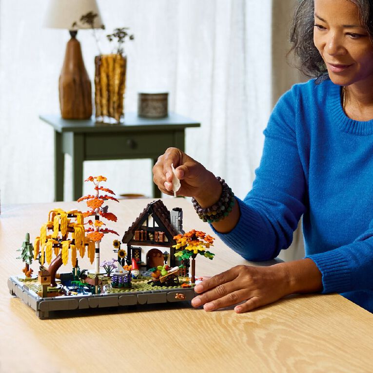 LEGO Icons Autumn Cottage Garde 11372, , hi-res