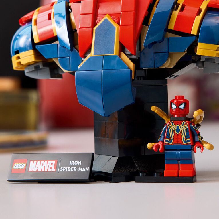 LEGO Marvel Super Heroes Iron Spider-Man Bust 76326, , hi-res