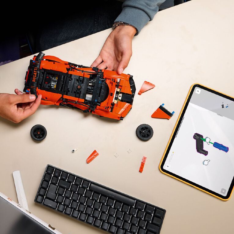 LEGO Technic Bugatti Chiron Pur Sport Hypercar 42222, , hi-res