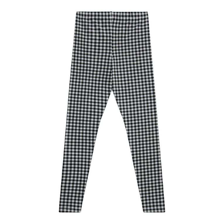 Black and white allover letter printing bicycle cut short leggings