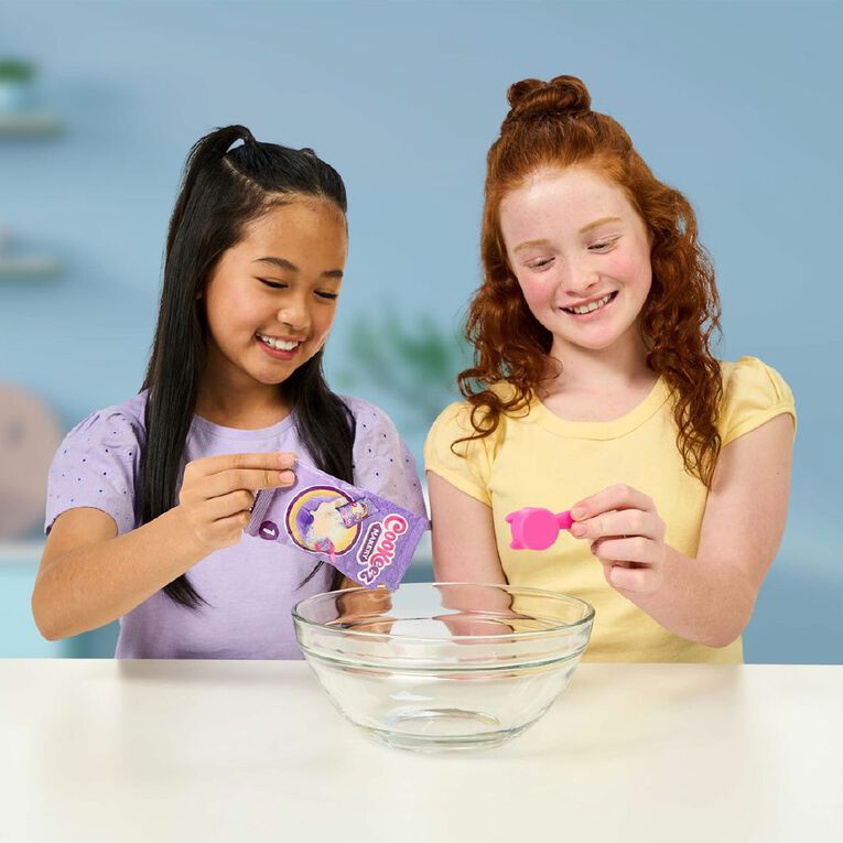 Cookeez Makery Little Bakes Oven Playset, , hi-res