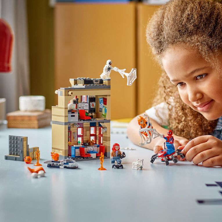 LEGO Marvel Super Heroes Peter Parkers Apartment 76317, , hi-res