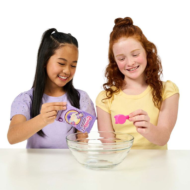 Cookeez Makery Little Bakes Oven Playset, , hi-res