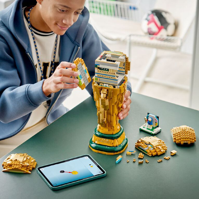 LEGO Editions Sports FIFA World Cup Official Trophy 43020, , hi-res