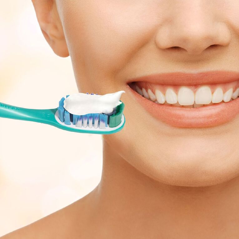 Colgate 360 Degree Toothbrush Medium Assorted, , hi-res