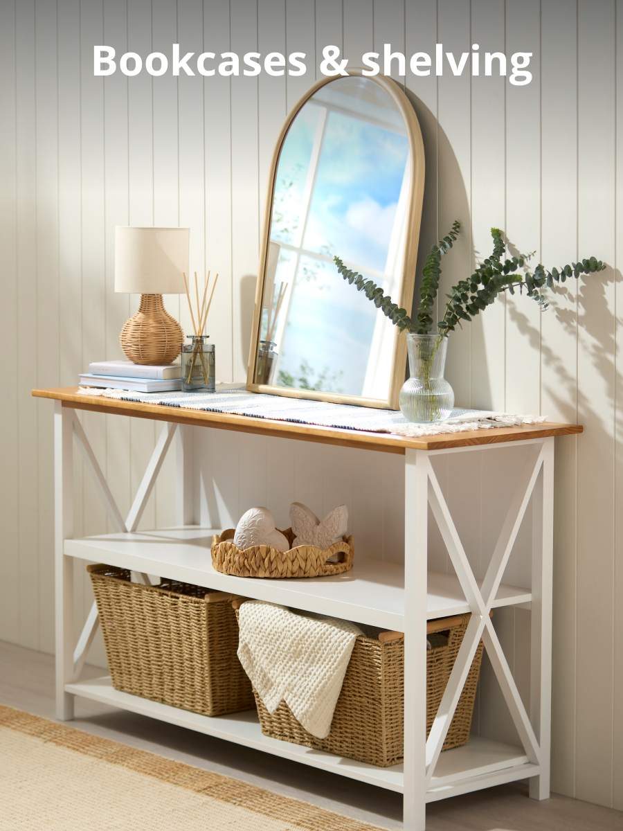 Bookcases & shelving